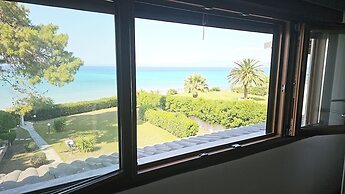Villa Mare Azul - Luxury Beachfront Retreat in Hanioti, Halkidiki, Gre