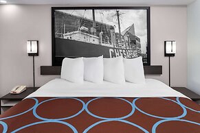 Super 8 By Wyndham Baltimore Northwest