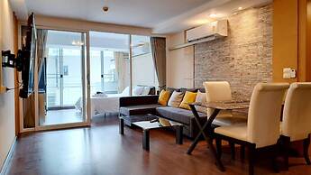 6D - 3 Bedroom Downtown Apartment With Shared Pool