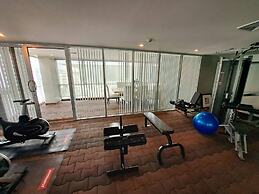 6D - 3 Bedroom Downtown Apartment With Shared Pool