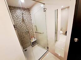 6D - 3 Bedroom Downtown Apartment With Shared Pool