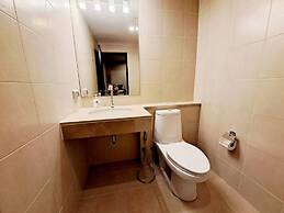 6D - 3 Bedroom Downtown Apartment With Shared Pool