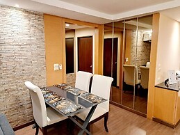 6D - 3 Bedroom Downtown Apartment With Shared Pool