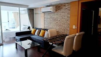 6D - 3 Bedroom Downtown Apartment With Shared Pool