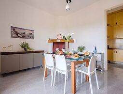 Villa Levante Sea View With Air Conditioning, Parking And Wi-fi