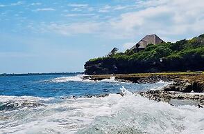 Room in Guest Room - Dolphin Suite 40 m2 in Villa 560 m2, Indian Ocean