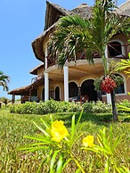 Room in Guest Room - Dolphin Suite 40 m2 in Villa 560 m2, Indian Ocean