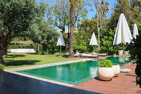 Luxurious Coastal Villa with Pool