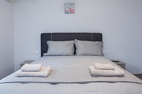 Charming Urban Oasis at Megaro Mousikis