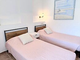 Linda's Villa In Unrivalled Position in Kournas - Amazing View!