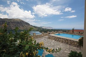 Linda's Villa In Unrivalled Position in Kournas - Amazing View!