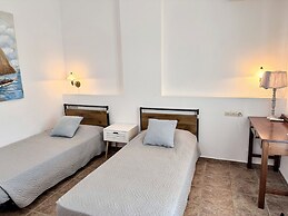 Linda's Villa In Unrivalled Position in Kournas - Amazing View!