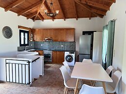 Linda's Villa In Unrivalled Position in Kournas - Amazing View!