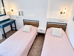 Linda's Villa In Unrivalled Position in Kournas - Amazing View!