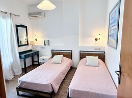 Linda's Villa In Unrivalled Position in Kournas - Amazing View!