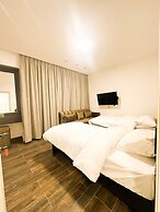 Central Apartment For Rent 24