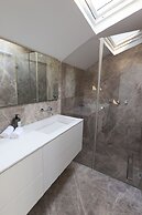 Luxurious Coastal Villa w Pool & Garden