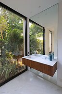 Luxurious Coastal Villa w Pool & Garden