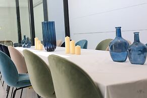 Luxurious Coastal Villa w Pool & Garden