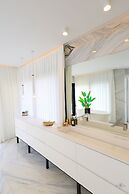 Luxurious Coastal Villa w Pool & Garden