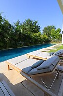 Luxurious Coastal Villa w Pool & Garden