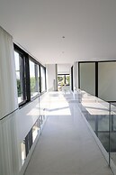 Luxurious Coastal Villa w Pool & Garden