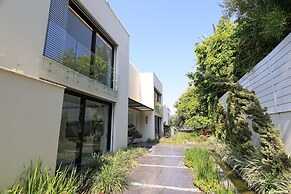 Luxurious Coastal Villa w Pool & Garden