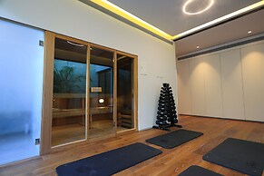 Luxurious Coastal Villa w Pool & Garden