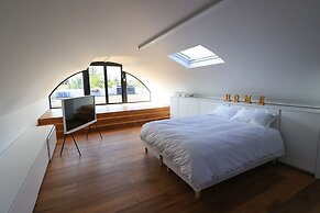 Luxurious Coastal Villa w Pool & Garden