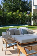 Luxurious Coastal Villa w Pool & Garden