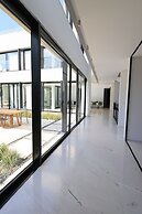 Luxurious Coastal Villa w Pool & Garden