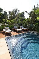 Luxurious Coastal Villa w Pool & Garden