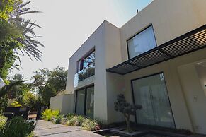 Luxurious Coastal Villa w Pool & Garden