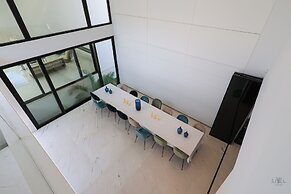 Luxurious Coastal Villa w Pool & Garden