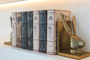 Luxurious Coastal Villa w Pool & Garden