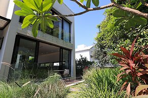 Luxurious Coastal Villa w Pool & Garden