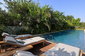 Luxurious Coastal Villa w Pool & Garden