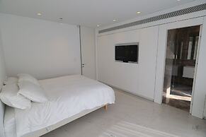 Luxurious Coastal Villa w Pool & Garden