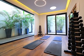 Luxurious Coastal Villa w Pool & Garden