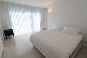 Luxurious Coastal Villa w Pool & Garden