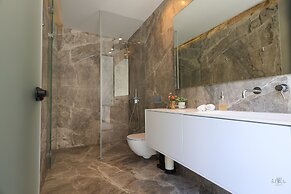 Luxurious Coastal Villa w Pool & Garden