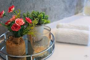 Luxurious Coastal Villa w Pool & Garden