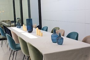 Luxurious Coastal Villa w Pool & Garden