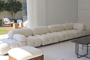 Luxurious Coastal Villa w Pool & Garden