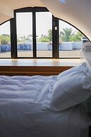 Luxurious Coastal Villa w Pool & Garden