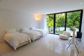 Luxurious Coastal Villa w Pool & Garden