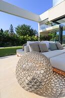 Luxurious Coastal Villa w Pool & Garden