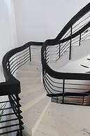 Luxurious Coastal Villa w Pool & Garden