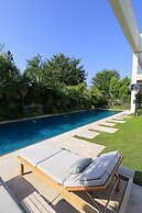 Luxurious Coastal Villa w Pool & Garden