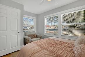 Hackberry Retreat - Hot Tub - Near Main